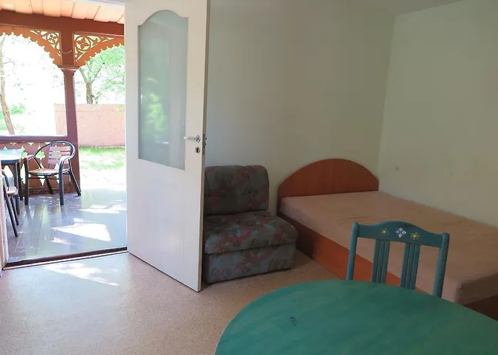 Senoji Vaistine בית הארחה