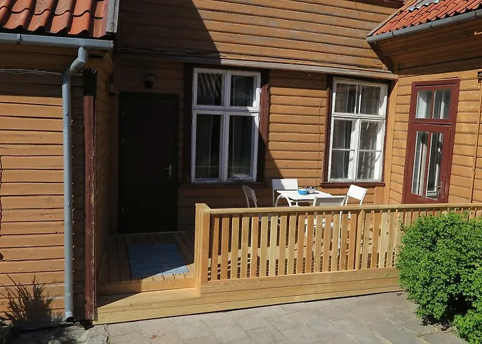 Senoji Vaistine בית הארחה